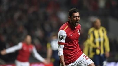 كوكا على مقاعد بدلاء أولمبياكوس أمام باناثينايكوس بقمة الدوري اليوناني