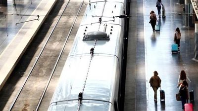 إسبانيا تعيد فتح حدودها مع انتهاء حالة الطوارئ