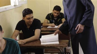 بدء امتحان مادة الفقه لطلاب 