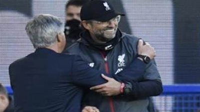 كلوب يدافع عن مينامينو بعد مستواه المتواضع