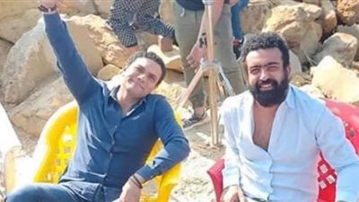 آسر ياسين فى كواليس فيلم 