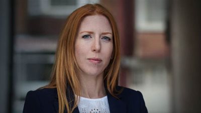 الناطقة باسم الحكومة البريطانية: أشتاق لعائلتي وأتوق للسفر إلى إنجلترا