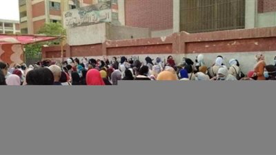 برلمانية تطالب بقرارات حاسمة لمنع تكدس أولياء الأمور أمام لجان الثانوية العامة