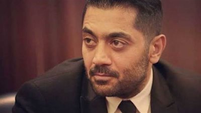 فلوكس يحتفل بعيد ميلاده داخل مكتبه في حضور عمر كمال | فيديو