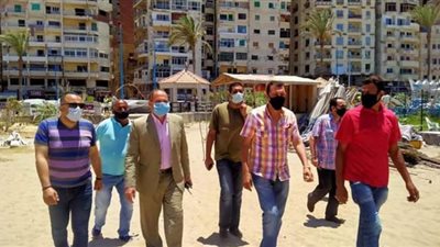 رئيس حي الجمرك يتابع فض التجمعات على كورنيش الإسكندرية