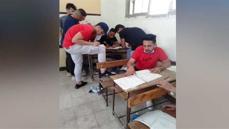 صورة متداولة لطلاب