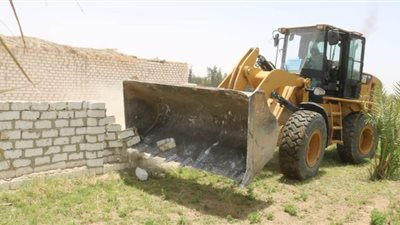 استرداد 8 أفدنة من أراضي الدولة بقنا | صور