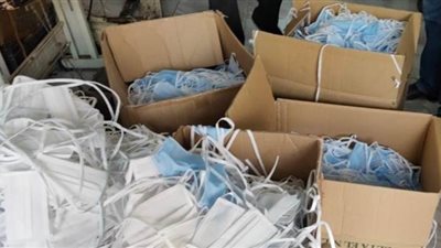 ضبط سائق بحوزته 13 ألف كمامة و101 لتر كحول مجهولة المصدر بالسويس 