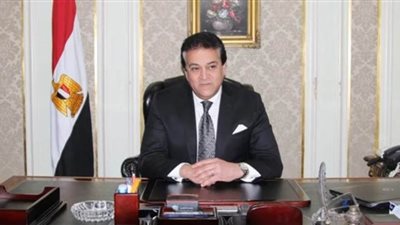 قبل ساعات من اجتماع 