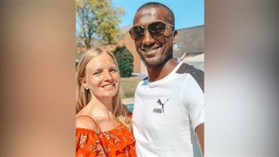 علي غزال يحتفل بعيد ميلاد زوجته