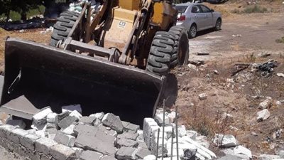 إزالة ٥ حالات تعد على الأراضي الزراعية وأملاك الدولة بالبحيرة