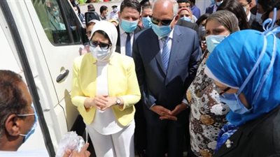 محافظ الجيزة ووزيرة الصحة يتفقدان مركز طب الأسرة المستقبل بـ