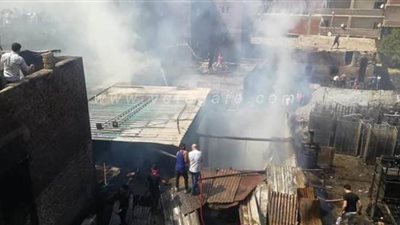 15 صورة ترصد آثار حريق نشب بمصنع 