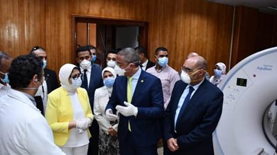 وزيرة الصحة ومحافظ الفيوم يتفقدان مستشفى التأمين الصحي| صور
