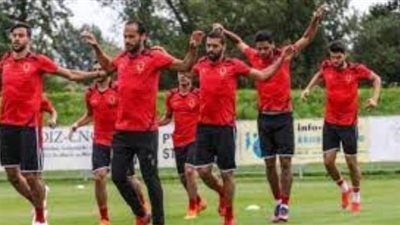 لاعبو الأهلي يتوافدون علي التتش استعدادا لخوض أول مران