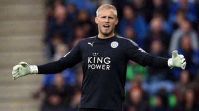 مدرب ليستر سيتي يصف شمايكل حارس مرمى فريقه بأنه لا يقدر بثمن