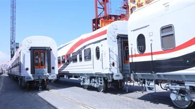 وصول الدفعة الأولى من عربات الركاب الجديدة إلى ميناء الإسكندرية | صور