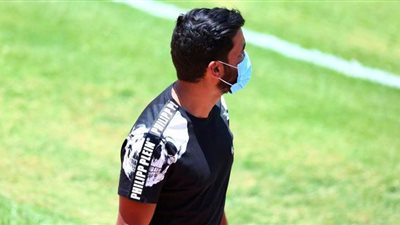 صالح جمعة يؤدي جلسة في 