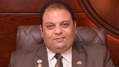 خبير: قرار الحكومة بالتعايش يوقف نزيف خسائر كورونا