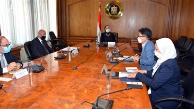 وزيرة التجارة تبحث مع “سامسونج مصر” خطط الشركة لزيادة استثماراتها