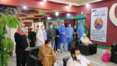 خروج وتعافي طبيب حميات قنا و7 آخرين من مستشفى العزل | صور