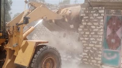 إزالة بناء عشوائي على مساحة 6 آلاف و600 متر مربع بقنا | صور