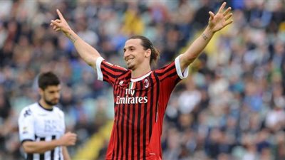 ميلان يستعيد نجمه قبل مواجهة روما في الدوري الإيطالي