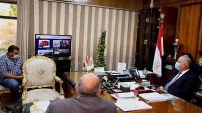 محافظ قنا يبحث استخدام تقنية الصيانة الذكية للطرق الداخلية | صور