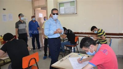 طلاب الثانوية العامة يؤدون اليوم امتحان اللغة الإنجليزية