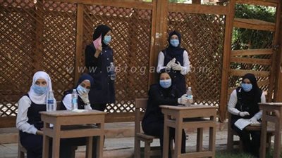 طالبات قنا يراجعن 