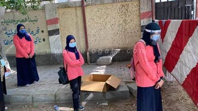 بالكمامة.. بدء دخول طالبات الثانوية العامة إلى اللجان بالبساتين | صور