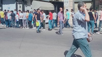 طوابير لطلاب الثانوية العامة بالإسكندرية لدخول لجان الامتحان