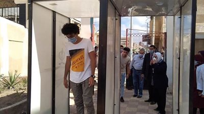 توزيع الواقيات الشخصية على الطلاب خلال امتحانات الثانوية بكفر الشيخ | صور