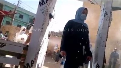 تعقيم طلاب الثانوية العامة قبل دخول لجان الامتحانات بالمنيا | صور