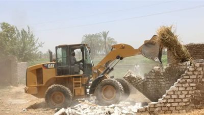 إزالة 37 مخالفة بناء عشوائي بمساحة 6 آلاف و398 مترا مربعا بقنا | صور