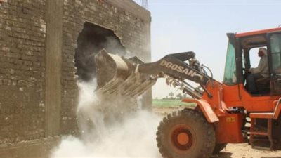إزالة 28 حالة تعد بالبناء على الأراضي الزراعية بمراكز المنيا