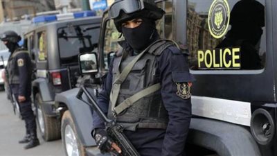 حملات مرورية على محور روض الفرج لرصد المخالفين | صور