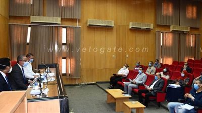 محافظ الفيوم يترأس اجتماع مجلس إدارة المنطقة الصناعية بكوم أوشيم