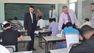 ضبط 3 طلاب تداولوا امتحان اللغة الإنجليزية على مواقع التواصل الاجتماعي