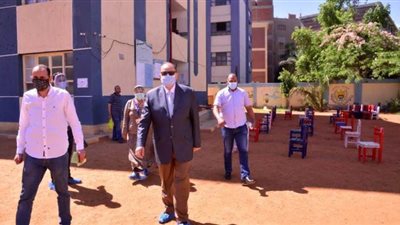محافظ أسيوط يتفقد 4 مقار للجان امتحانات الثانوية العامة