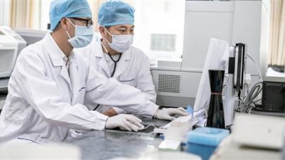 أطباء صينيون يكشفون تأخر ظهور مشاكل الرئة لدى الأطفال المصابين بكورونا