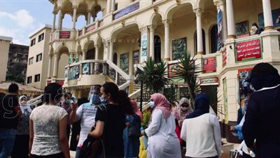 ضحايا ثاني أيام امتحانات الثانوية العامة.. إغماء طالبة أثناء التعقيم في الدقهلية.. نقل طالبين المستشفي بالقليوبية بسبب ارتفاع درجة الحرارة.. وظهور اعراض كورونا علي ملاحظ