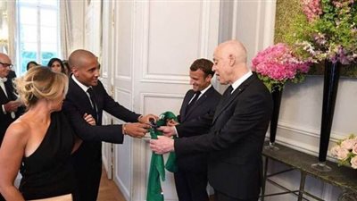 زوجة لاعب تونسي تثير الجدل على السوشيال ميديا بعد تصرفها ضد قيس سعيد