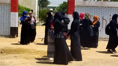 طلاب الثانوية بالشرقية: امتحان الإنجليزي سهل | فيديو