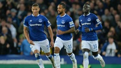 إيفرتون يعلن قائمة الراحلين