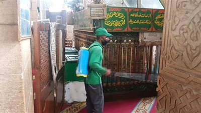 نظافة الإسكندرية تطلق مبادرة لتطهير دور العبادة استعدادا لفتحها | صور