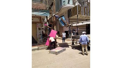 إزالة  ١٠٢  إعلان بدون تراخيص من شوارع القنطرة غرب الإسماعيلية | صور