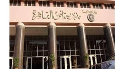 أمن القاهرة يساعد  اجنبياً  عقب تعطل سيارته أعلى الطريق الأوسطى