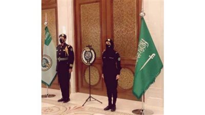 بزي رسمي.. صورة لامرأة في الحرس الملكي السعودي تثير جدلا