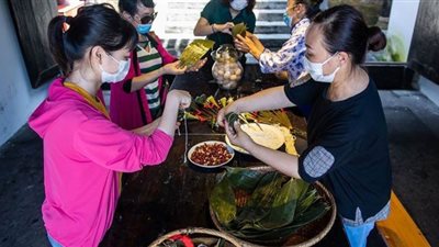 قوارب التنين.. قصة عيد مكافحة الفيروسات في الصين | صور